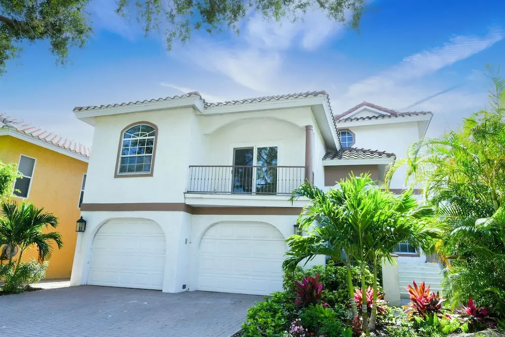 Canal-front Sleeps 10 Pool Spa Private Dock