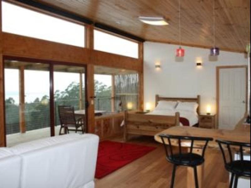 Woodbridge Hill Hideaway by null