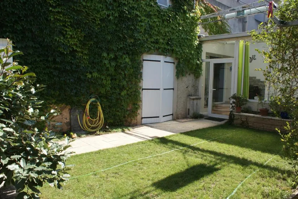 Spacieuse maison de village avec jardin patio