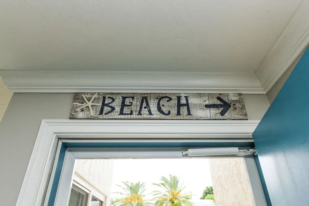 Private Beach House by SKLRP