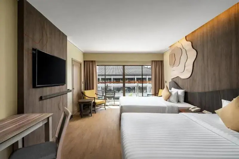 Deluxe Double room with balcony and with garden view (twin beds)