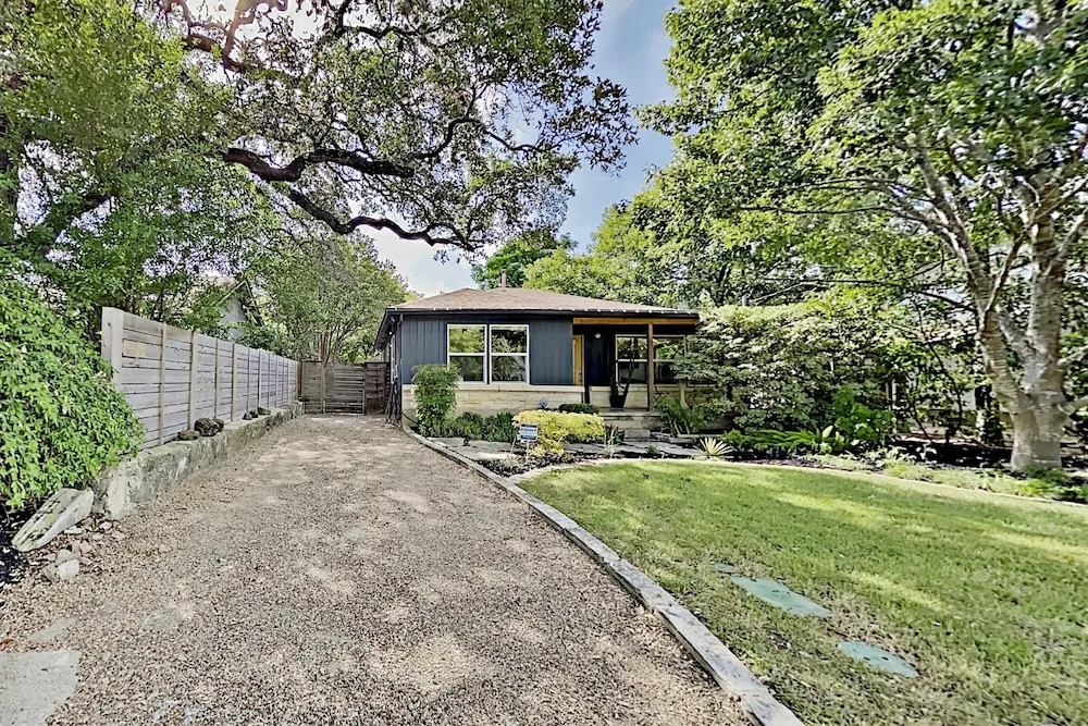 1714boul 2 Bedroom Home