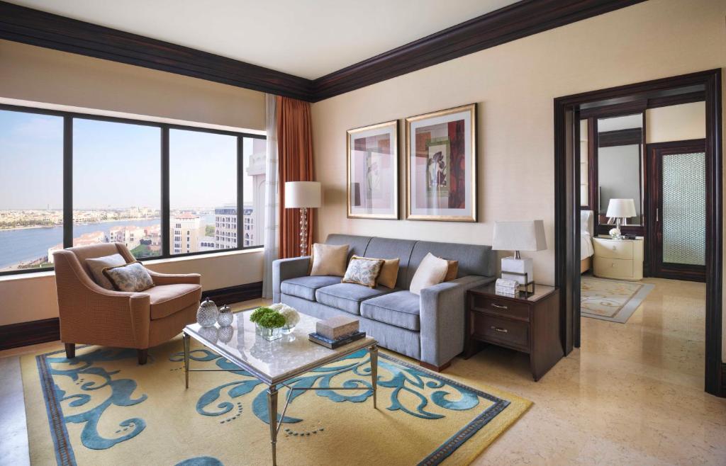 The Ritz-Carlton Abu Dhabi, Grand Canal