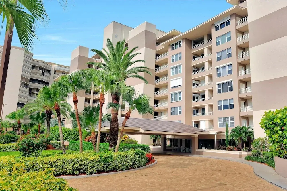 Beachfront Condo With Huge Views/pools/tennis/grills