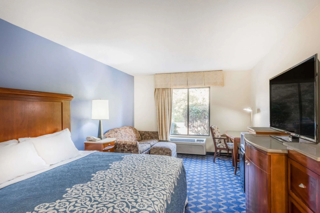 Aderi Hotel Niantic — 5