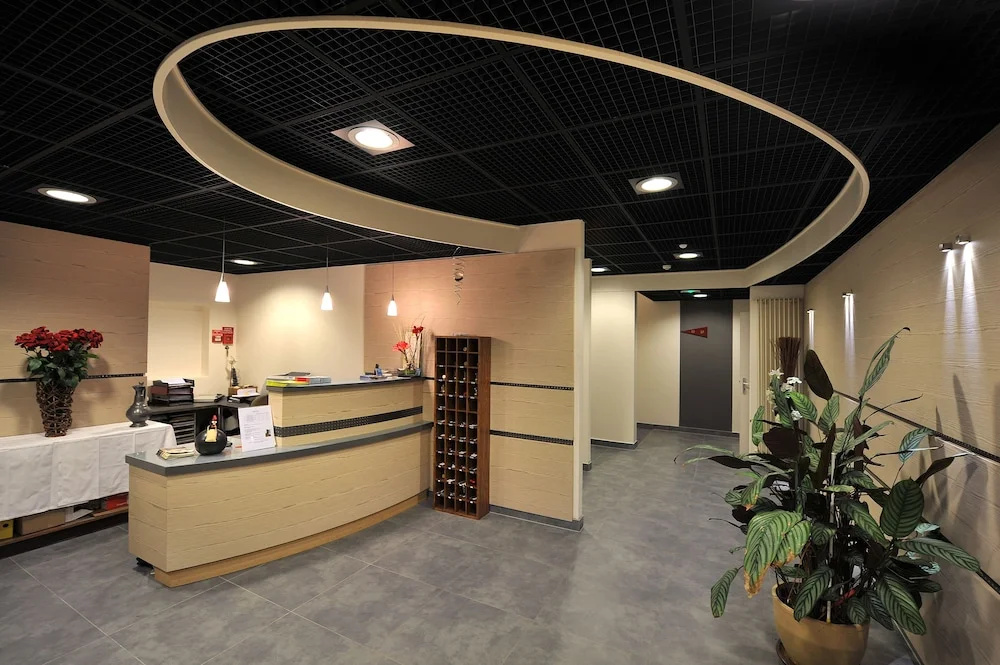 Lobby & Reception