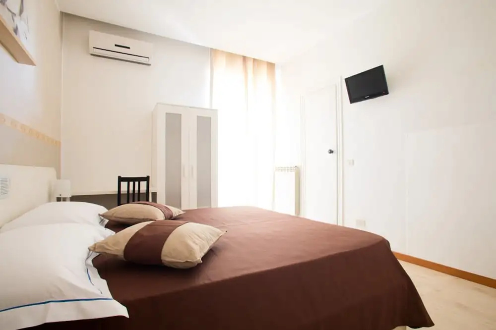 Superior Double room with city view (full double bed)