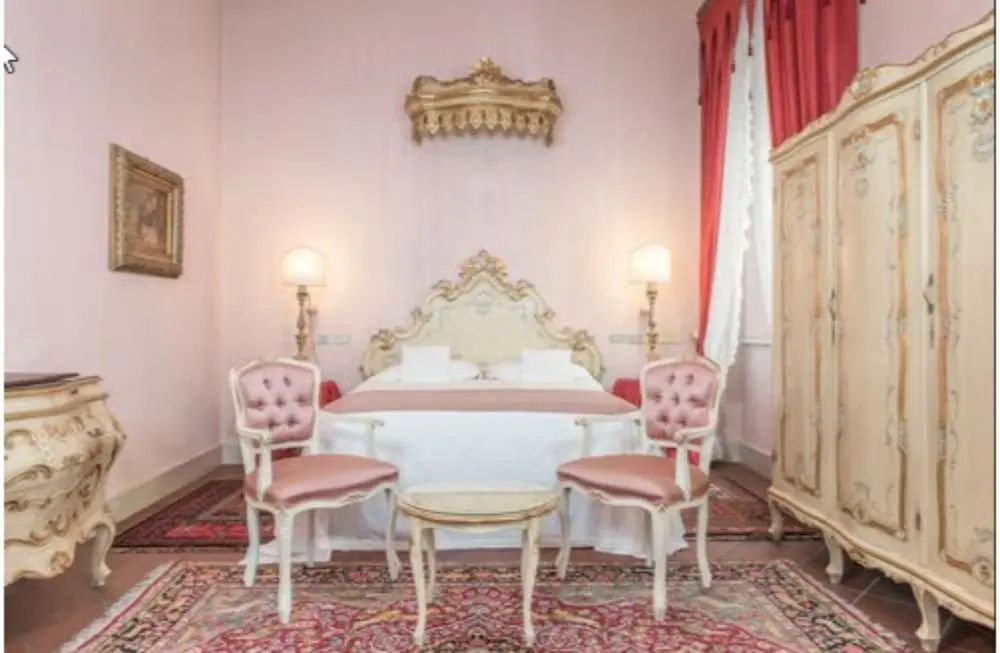 Royal Double Suite full double bed