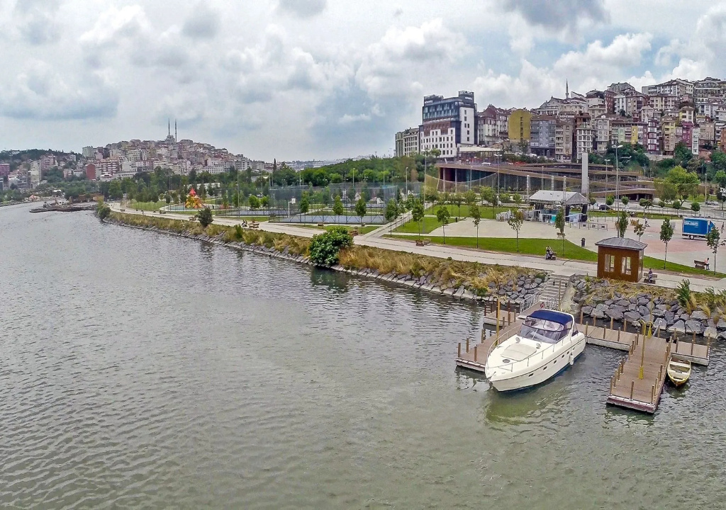 Beach & Waterfront