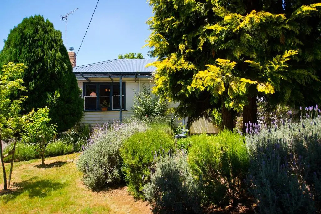 2 Bedrooms Cottage