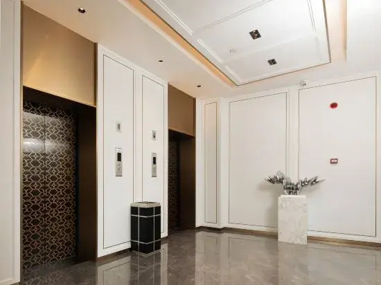 XANA Deluxe Hotel (Huayin Huashan Scenic Area)
