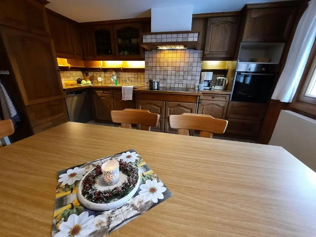 3 Bedrooms Apartment