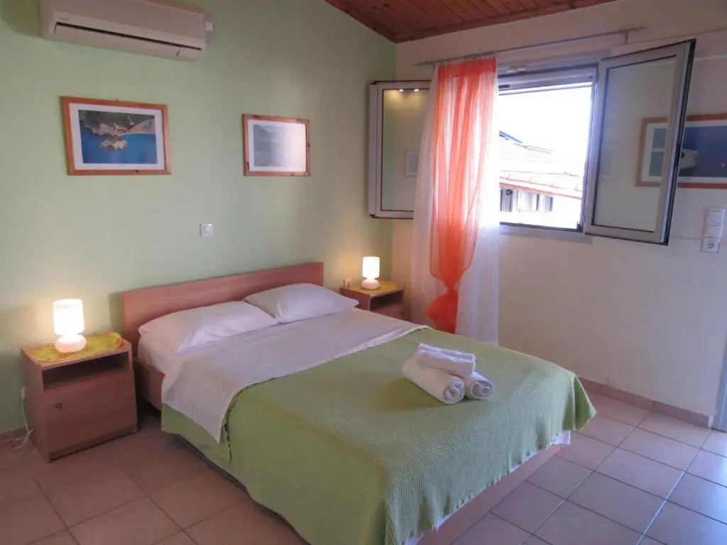 Standard Double room with sea view (full double bed)