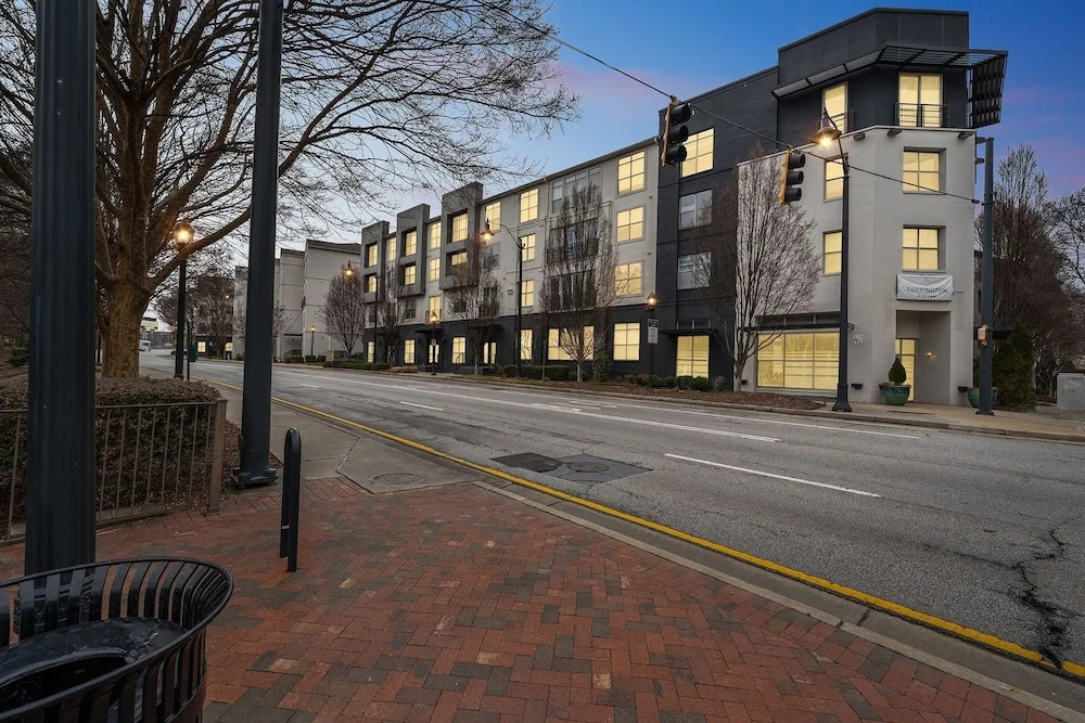 Beautifull Stays Extravagant & Luxury Living 2 Bedroom Apts by RedAwning, Atlanta