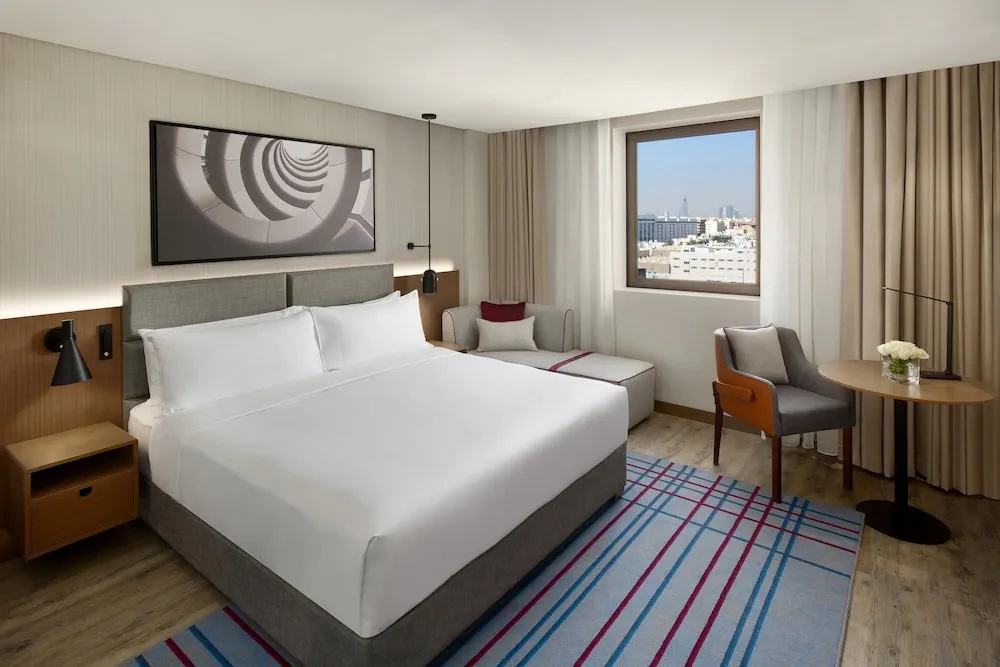Standard Double Club Floor room with city view (full double bed)