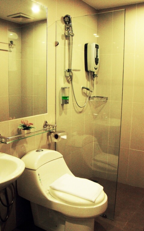 Adel Hotel