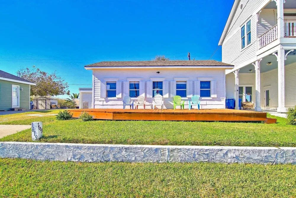 Joys Beach 1 Bedroom Cottage by RedAwning