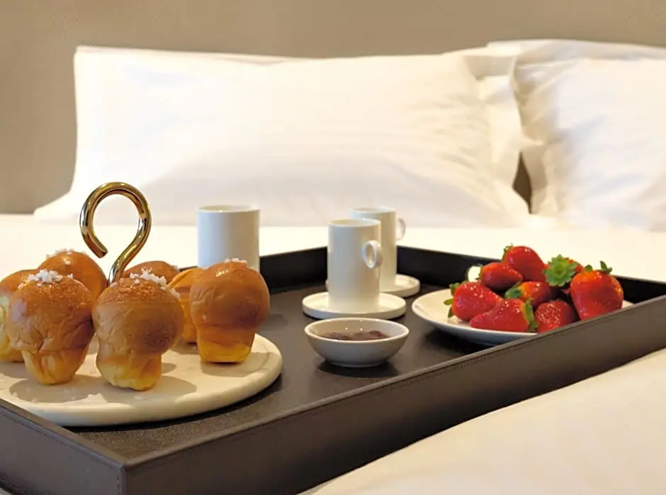 Deluxe Double room (full double bed)