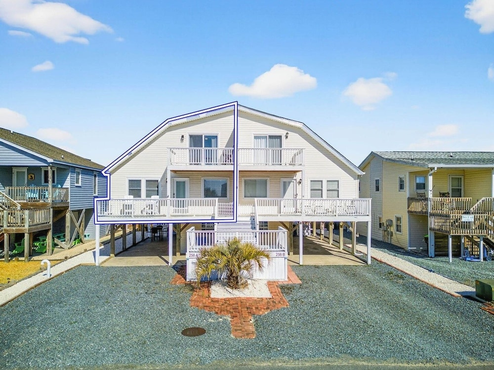 Luna By The Sea / 238 Brunswick Ave West 3 Bedroom Home