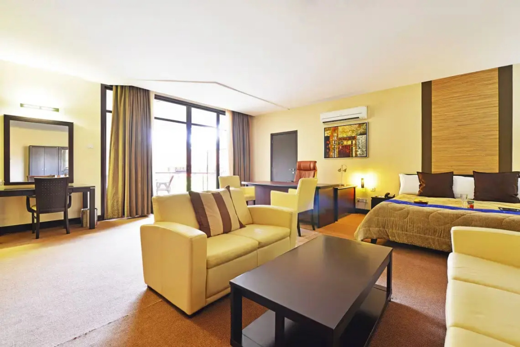 Executive Double Suite with balcony and with courtyard view (full double bed)