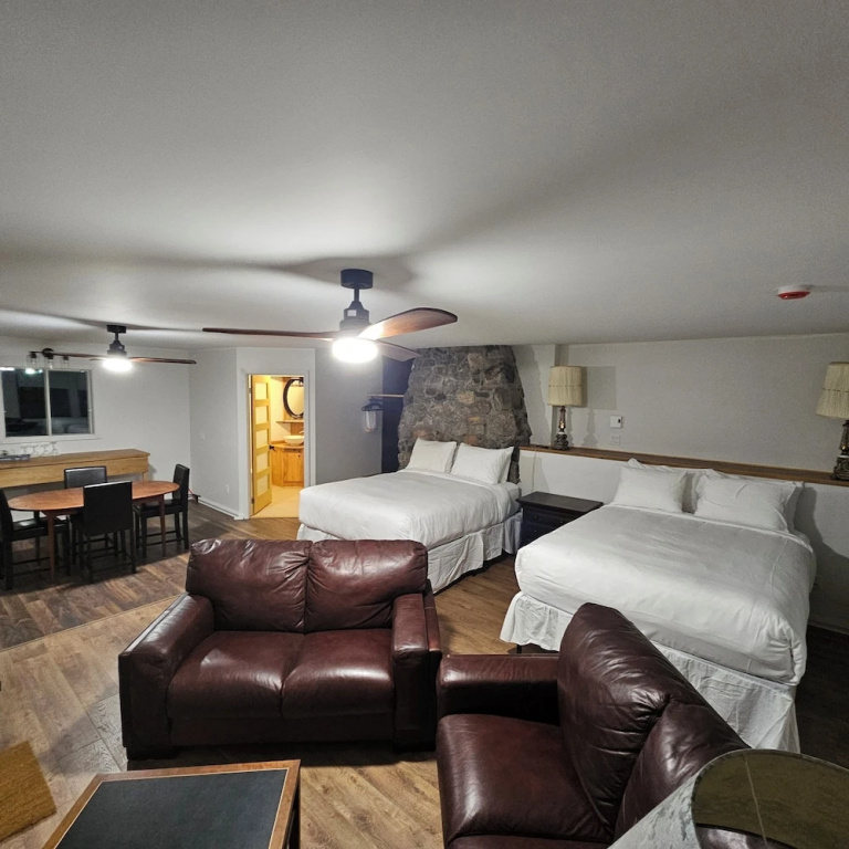 Standard Quadruple room (2 full double beds)