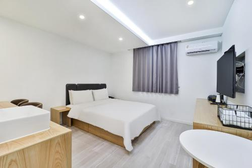 Busan Seomyeon Sloth Hotel