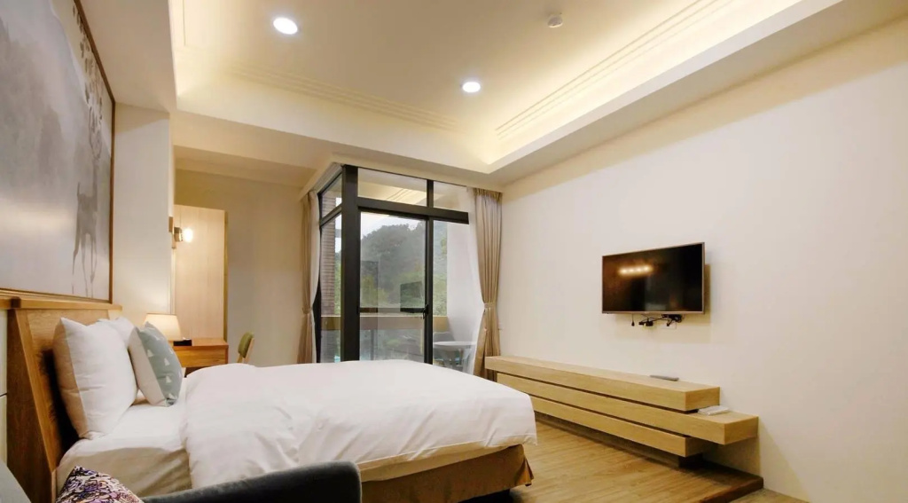 Standard Double room with balcony (full double bed)