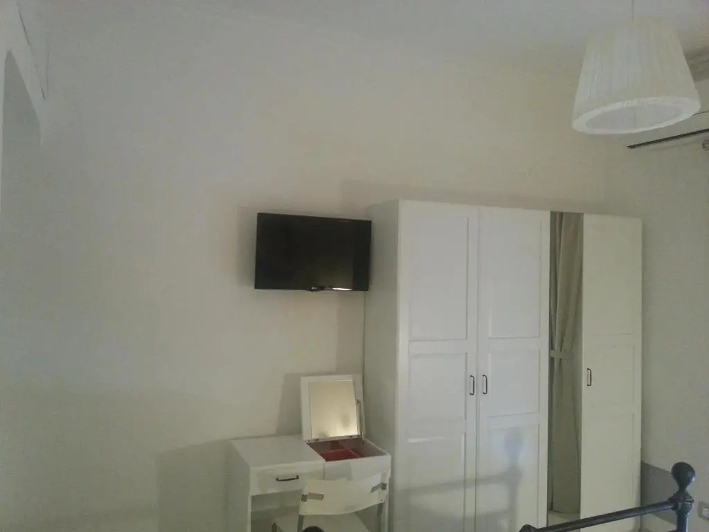 Deluxe Double room with balcony (full double bed)