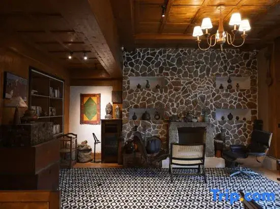 Qudeng Mountain Residence Homestay (Siguniang Mountain Changping Valley Scenic Area)