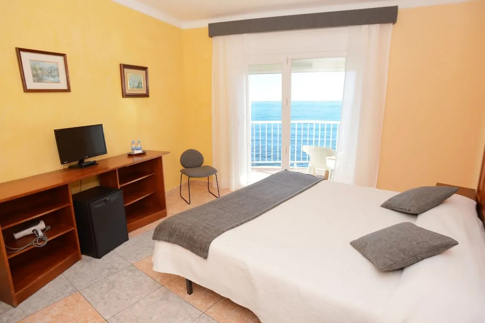Superior Double room with sea view (full double bed)