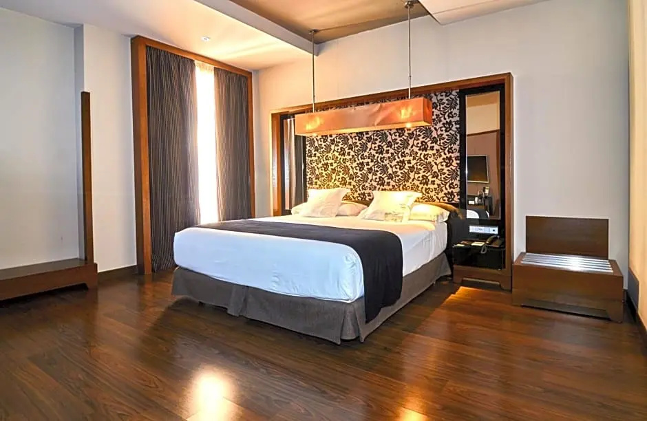 Double room with balcony (full double bed)