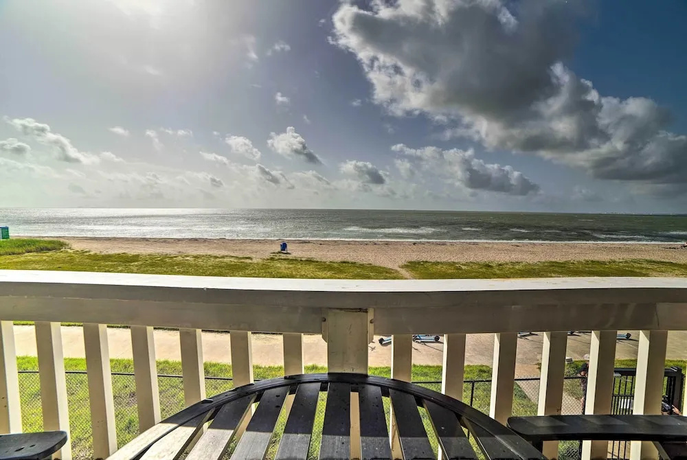 Oceanfront Corpus Christi Escape w/ Community Pool