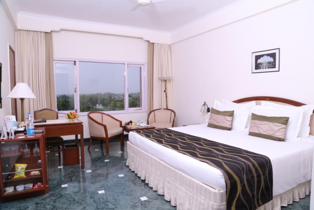 Hotel Clarks Shiraz, Agra by null