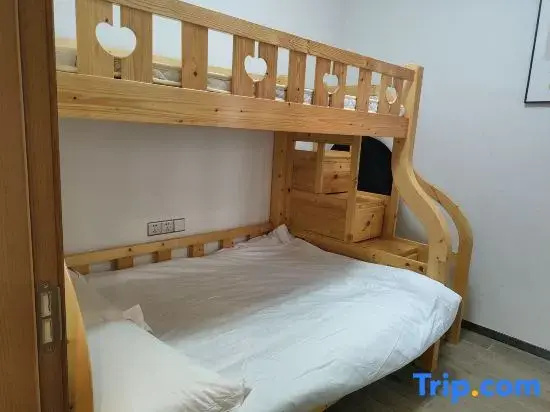 2 Bedrooms Standard Family room