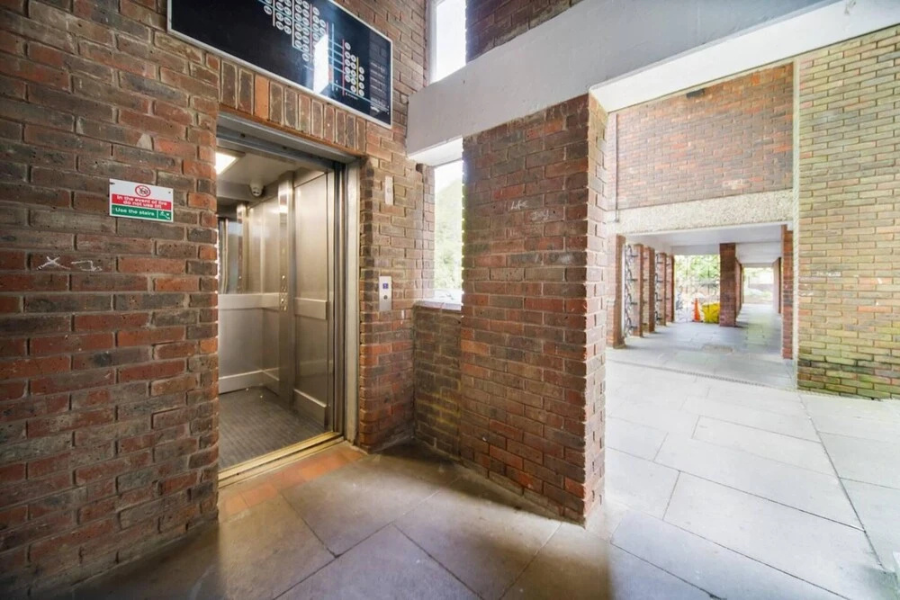 Livestay - 2 Bed Apt, Free Parking in Luton