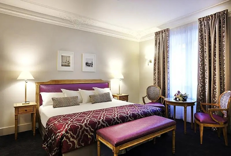 Royal Hotel Paris Champs Elysées 47