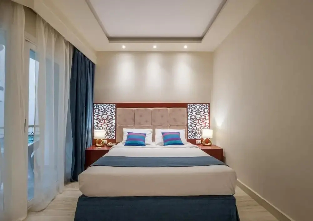 Standard Single room with balcony and with courtyard view