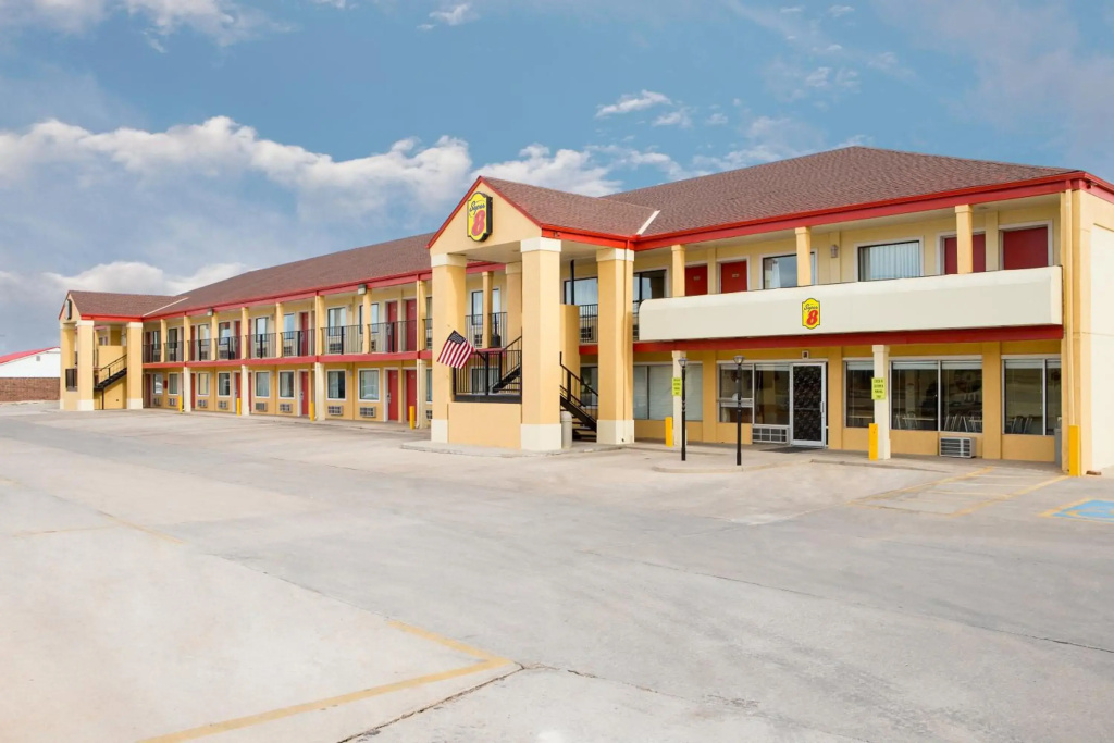 Super 8 By Wyndham Woodward