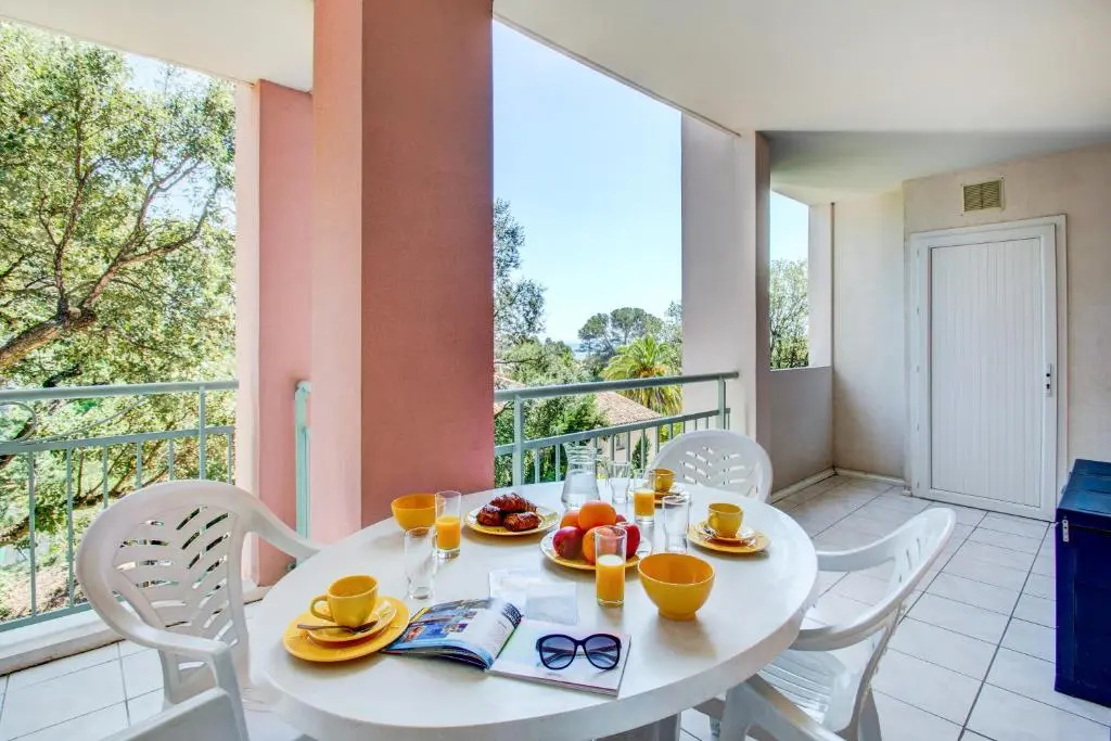 3 Bedrooms Apartment