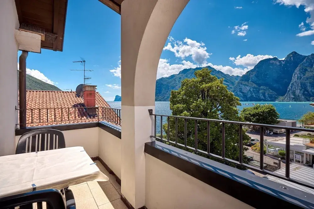 Standard Double room with balcony and with lake view (full double bed)