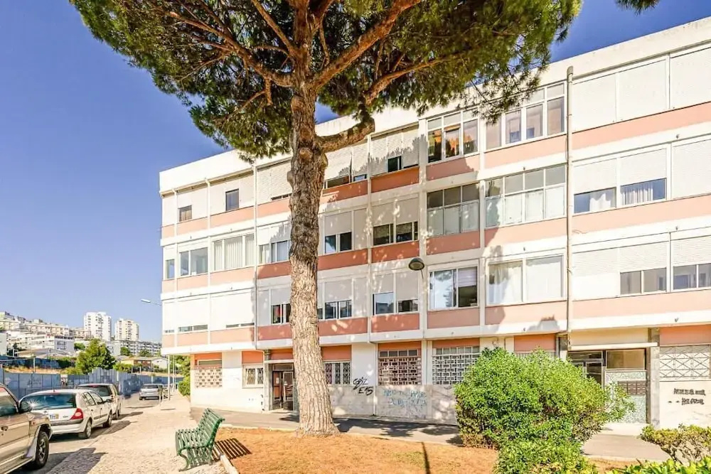 Two bedroom apartments close to train station by Lisbon with Sintra