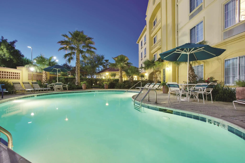 La Quinta Inn & Suites by Wyndham Houston West Park 10 - 4