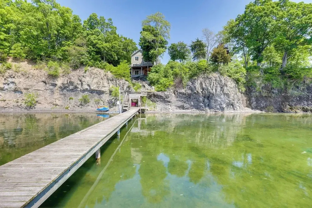'lockes Glen' - Lakefront Geneva Getaway w/ Dock!