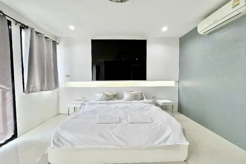 Standard Double room with balcony (full double bed)