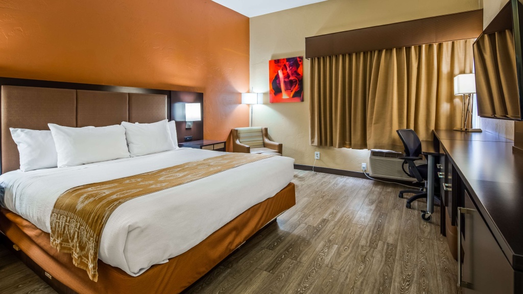 Best Western View Of Lake Powell Hotel - Tap to explore photos