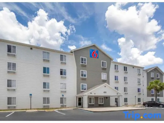 Motel 6 Suites Fort Myers FL
