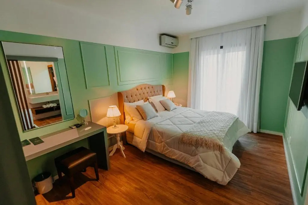 Double Suite (full double bed)