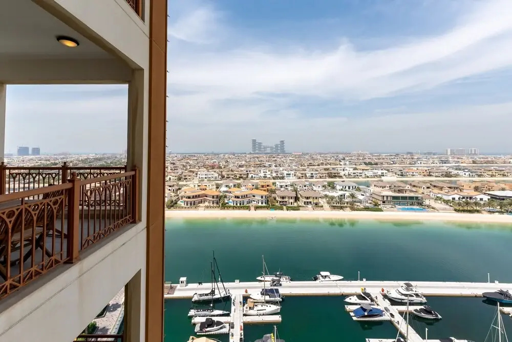 Modern 3BR Maid at the Palm w Pool and Gym