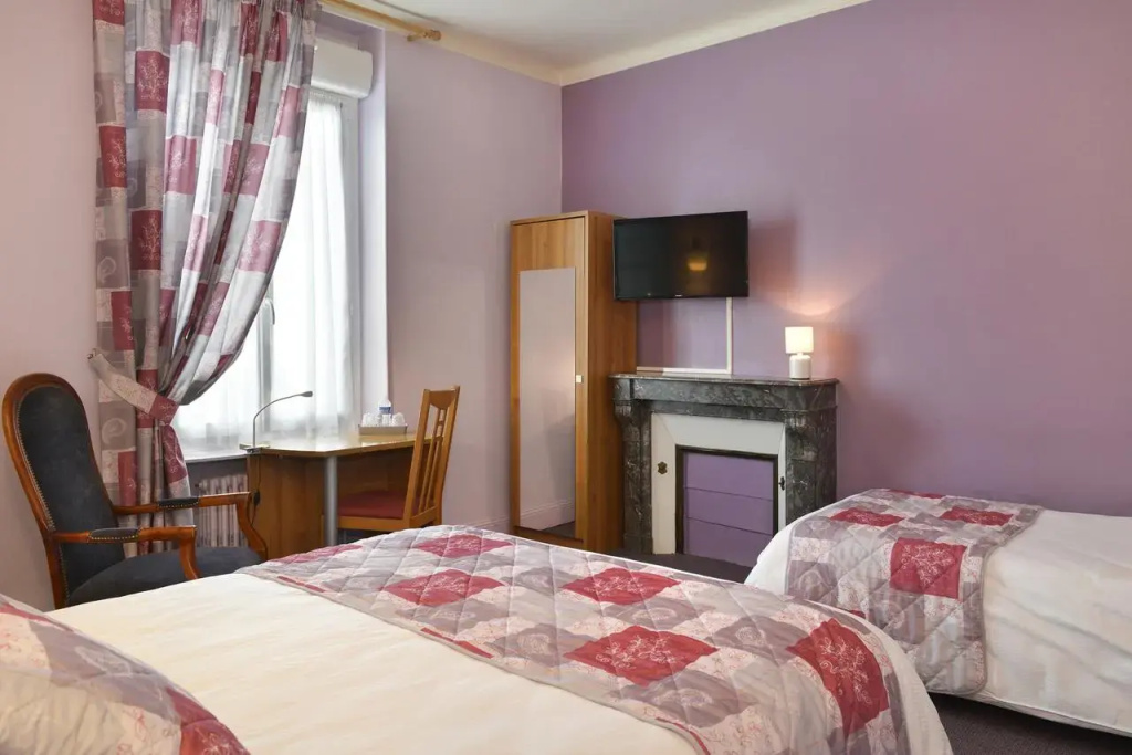 Voir la photo 2 — Logis Hotels Restaurant Le Dauphin