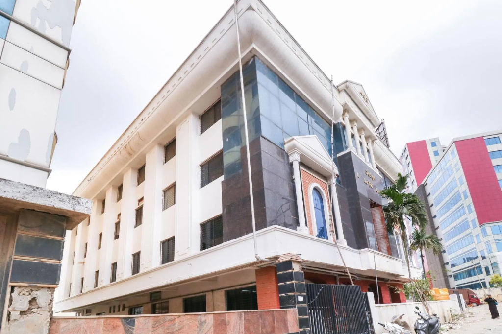 OYO The Royal International Hotel